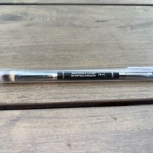 It cosmetics #5 brush